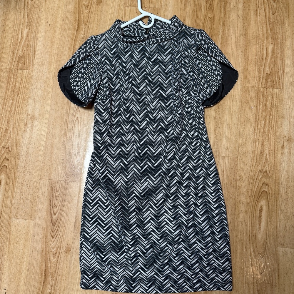 TRINA TURK BLACK AND WHITE PATTERN JACQUARD DRESS